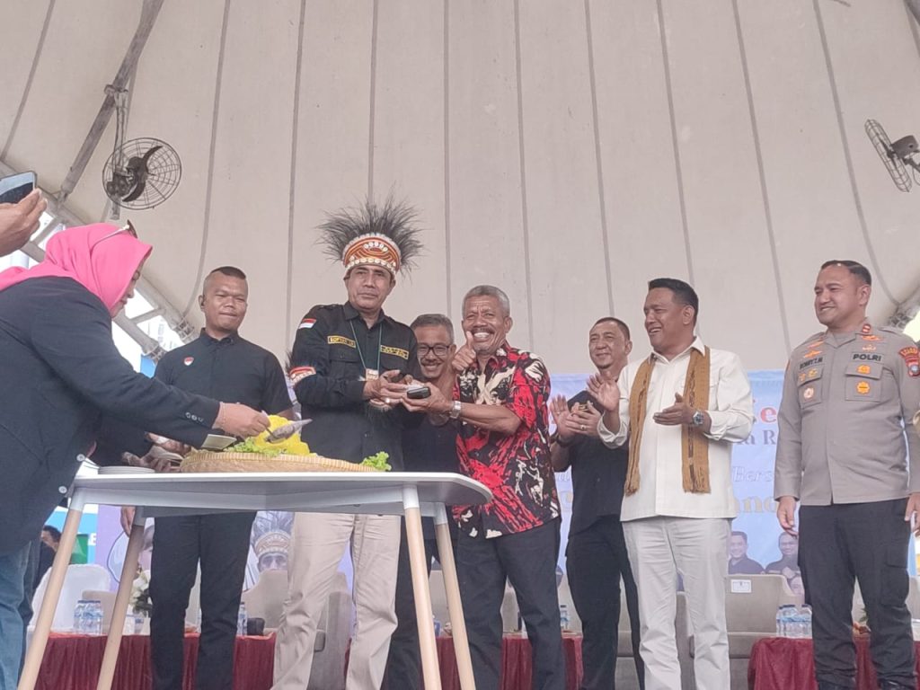 Acara Perayaan HUT  Rumpun Melanesia Bersatu (RMB) ke-II Berlangsung Hikmat, Bagikan 1.000 Paket Sembako dan Cek Kesehatan Gratis