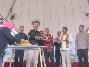 Acara Perayaan HUT  Rumpun Melanesia Bersatu (RMB) ke-II Berlangsung Hikmat, Bagikan 1.000 Paket Sembako dan Cek Kesehatan Gratis