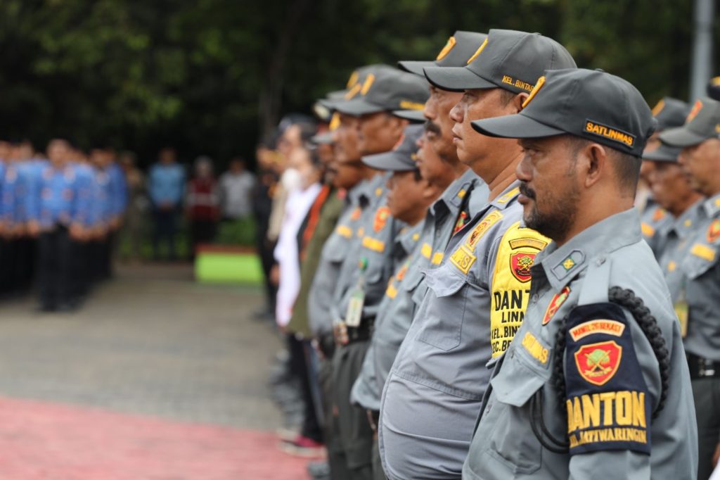 Wali Kota Bekasi Pimpin Apel Gelar Pasukan Operasi Lilin 2025, Siap Amankan Nataru