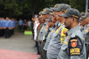 Wali Kota Bekasi Pimpin Apel Gelar Pasukan Operasi Lilin 2025, Siap Amankan Nataru