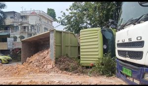 Dua Dump Truk Terguling dalam Sepekan, Publik Pertanyakan: Siapa Membekap Aktivitas PT SUG?