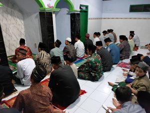 Momen Ramadhan, Babinsa Koramil 05/Ulujami Tingkatkan Sinergitas Lewat Ibadah Bersama Warga