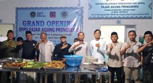 SPPG Fajar Agung Pringsewu Berbagi Takjil dan Buka Puasa Bersama