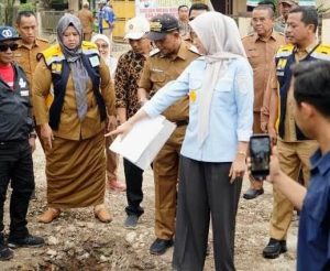 BUPATI & WABUP PRINGSEWU DAMPINGI WAGUB LAMPUNG TINJAU PERBAIKAN JALAN PROVINSI DI AMBARAWA