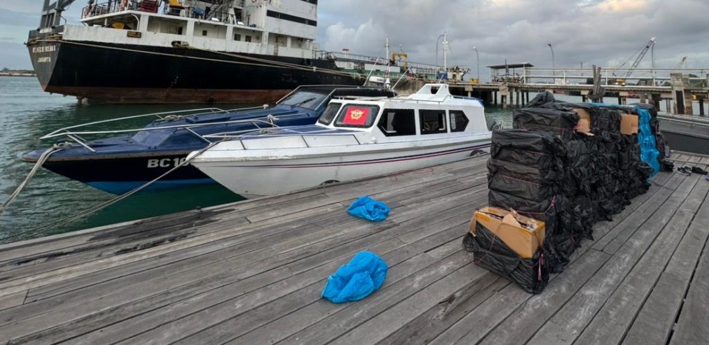 Speedboat Tanpa Awak Kandas di Pulau Panjang, Bea Cukai Batam Amankan 1,12 Juta Batang Rokok Ilegal