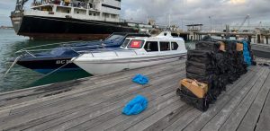 Speedboat Tanpa Awak Kandas di Pulau Panjang, Bea Cukai Batam Amankan 1,12 Juta Batang Rokok Ilegal