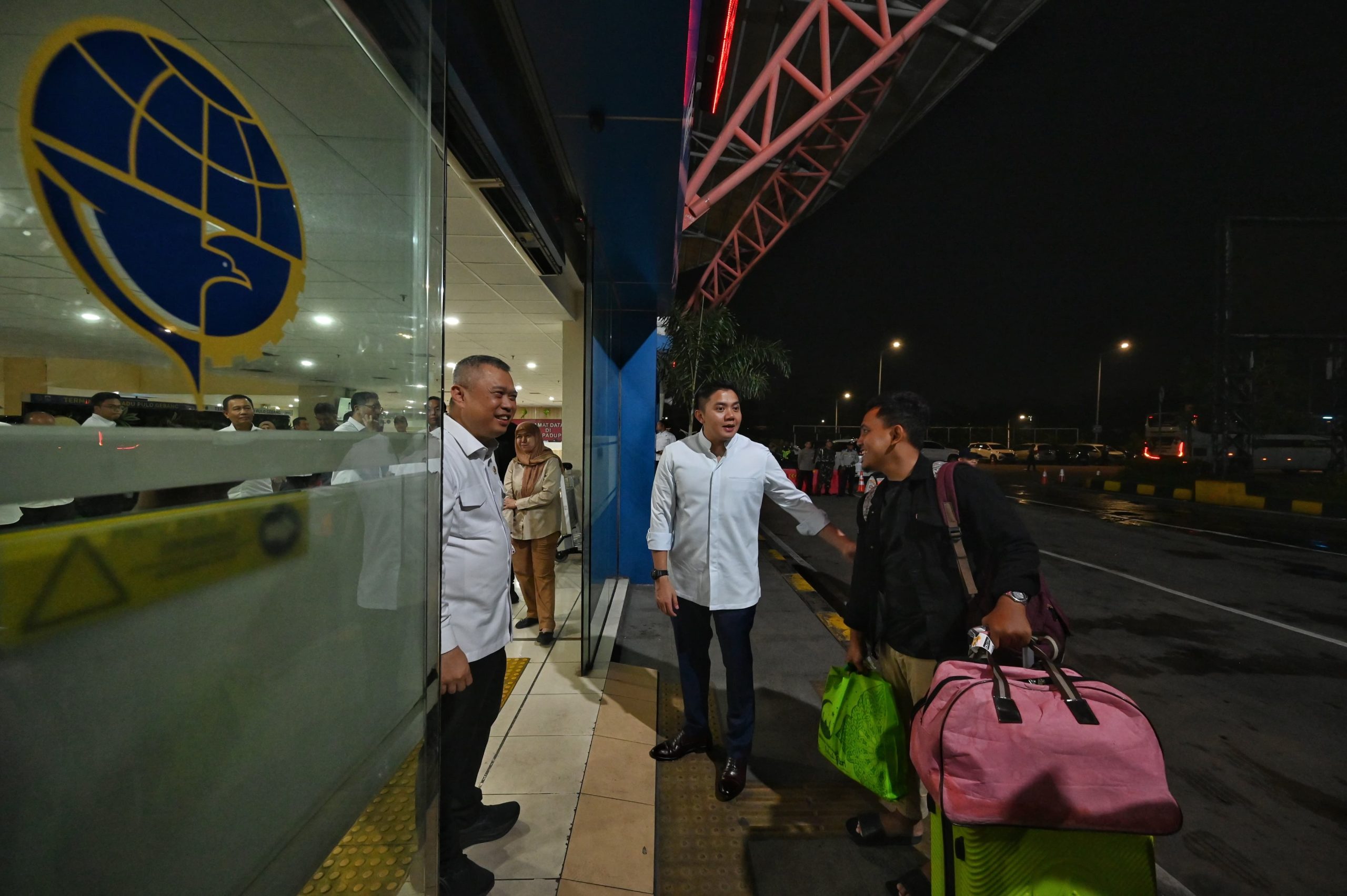 Seskab Teddy dan Menhub Dudy Pantau Arus Balik Lebaran di Pulo Gebang