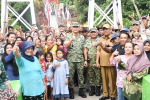 Bukti Nyata Sinergi TNI dan Masyarakat Bangun Daerah: Pangdam IV/Diponegoro, Mayjen TNI Achiruddin, S.E., M.Han., Hadiri Acara Peluncuran 200 Jembatan Perintis Garuda