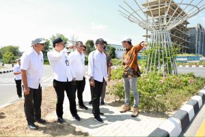 Hari Pertama Kerja Usai Lebaran, Amsakar Achmad Tinjau Langsung Infrastruktur dan Penataan Kota