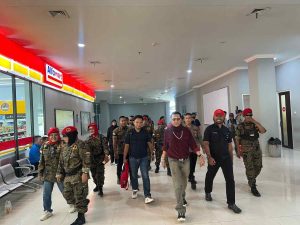 Pelabuhan sekupang dipenuhi ratusan pasukan baret merah GRIB JAYA saat menjemput Ketua Grib Jaya Kepri Junaidi