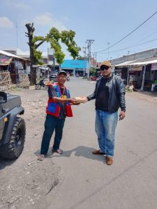 Jumat Berkah: Aksi Nyata 234 SC DPC Pemalang Distribusikan Paket Pangan di Kawasan Pasar