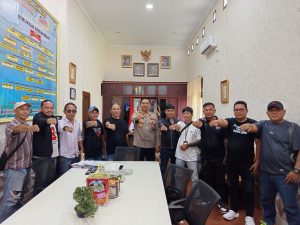Hangat dan Penuh Tawa: Silaturahmi ke Ruang Kerja Kapolres Minsel, Bahas Program Lewat Obrolan Santai