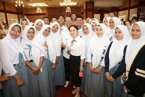 Amsakar–Li Claudia Fokus Bangun Generasi Unggul, Rp5,1 Miliar Disiapkan untuk Beasiswa Anak Batam
