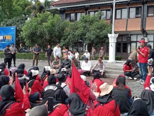 Demo Buruh di Kantor Bupati Garut pada 1 Mei 2026: Tuntut Hak Layak – BEM STAINUS Dukung, Sebut “Muliakan Buruh untuk Negara Maju”