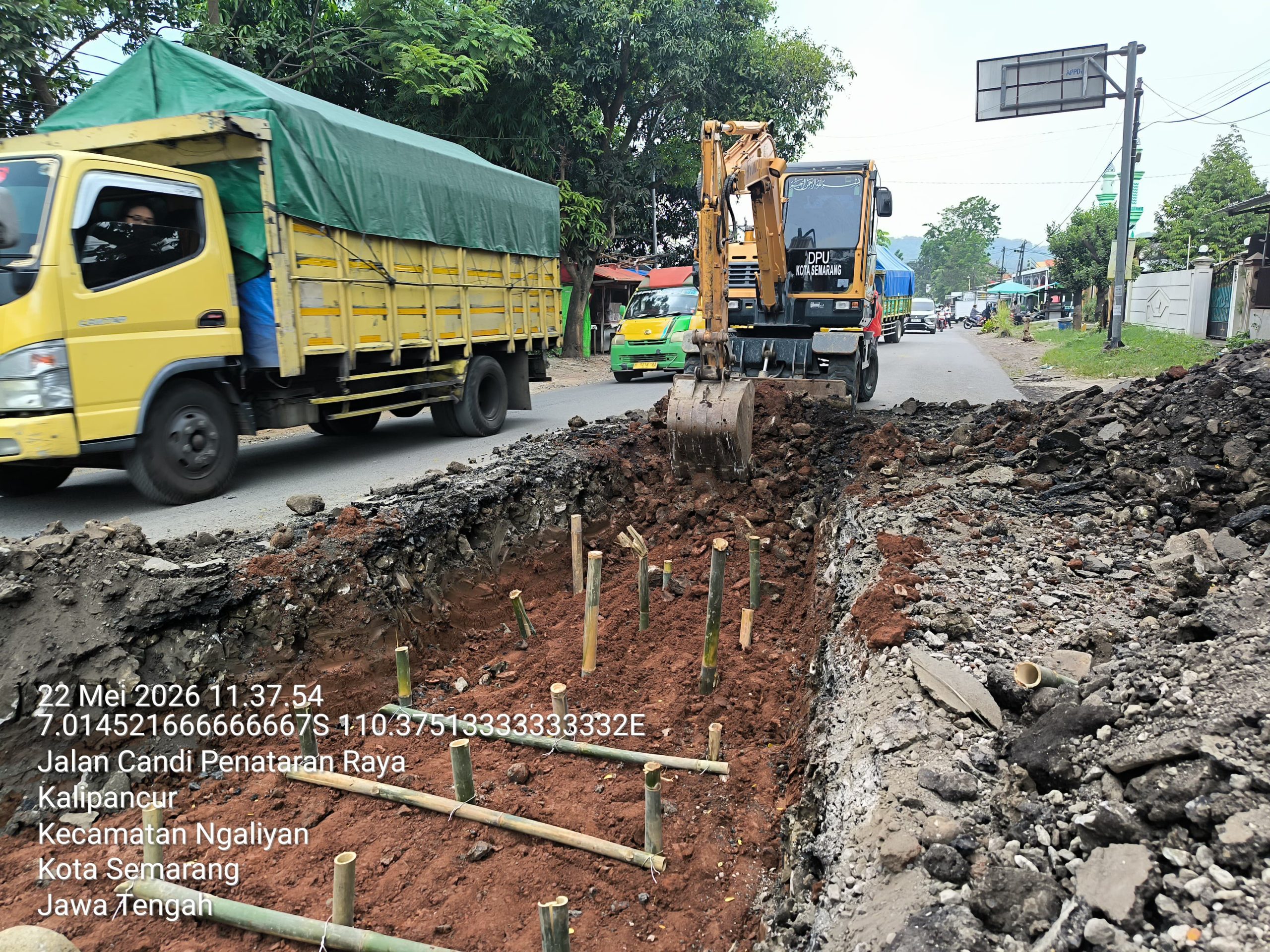 Komitmen CSR: PT Praba Mas Hill Responsif Perbaiki Infrastruktur Jalan Terdampak
