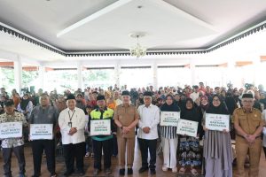 Bersama Baznas Salurkan Zakat Plh Wali Kota Bekasi : Zakat Miliki Peran Strategis Meningkatkan Kesejahteraan Masyarakat