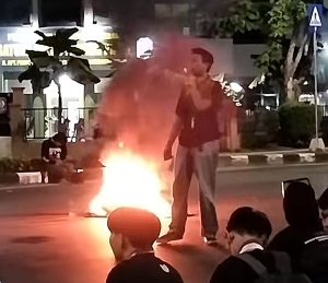 Mahasiswa Gelar Mimbar Terbuka di Simpang Empat Kantor Bupati, Soroti Penebangan Hutan Liar