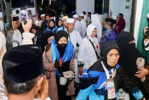 Jemaah Haji Kloter 1 Debarkasi Batam Tiba di Tanah Air, Disambut Sekda Firmansyah