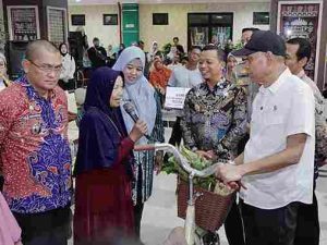 Kunjungi Pringsewu, Wakil Menteri Sosial RI Serahkan Bantuan ATENSI