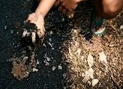 Warga Keluhkan Kualitas Pengaspalan Jalan Tanjungsari–Bojongtipar di Sukabumi, Mirip Gulali