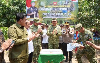 Pangdam IV/Diponegoro Tinjau Jembatan Gantung Merah Putih dan Resmikan Sumur Bor di Pati