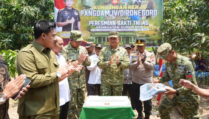 Pangdam IV/Diponegoro Tinjau Jembatan Gantung Merah Putih dan Resmikan Sumur Bor di Pati