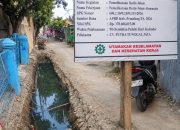 Drainase Jalan Alamanda Digali, Warga Keluhkan Minimnya Rambu dan Risiko Kecelakaan