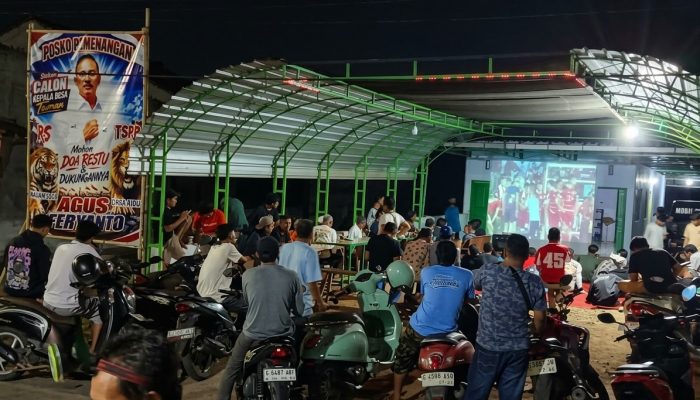 Solid Dukung Agus Feriyanto, Ratusan Warga Desa Taman Gelar Nobar Timnas Indonesia