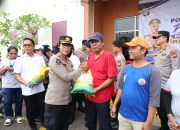 POLDA KEPRI SALURKAN BANTUAN SOSIAL UNTUK KARYAWAN PT GHIM LI INDONESIA ‎