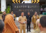 Bupati Pringsewu Lepas Pendistribusian Logistik Pemilihan Kapekon Serentak