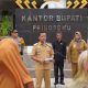 Bupati Pringsewu Lepas Pendistribusian Logistik Pemilihan Kapekon Serentak
