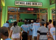 Ratusan Pendukung Bakal Calon Kades Tak Lolos Tes Geruduk Balai Desa Taman Pemalang, Tuntut Panitia Dibubarkan