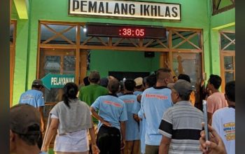 Ratusan Pendukung Bakal Calon Kades Tak Lolos Tes Geruduk Balai Desa Taman Pemalang, Tuntut Panitia Dibubarkan