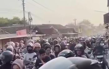 Imbas Keluar Masuk Karyawan PT Longwell, Jalan Paduraksa-Lobongkok Pemalang Sering Macet