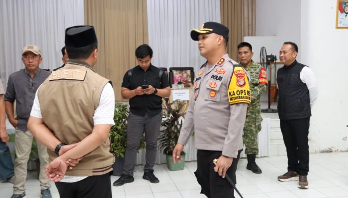 Jelang Pencoblosan Pilkakon, Kapolres dan Bupati Pringsewu Cek TPS